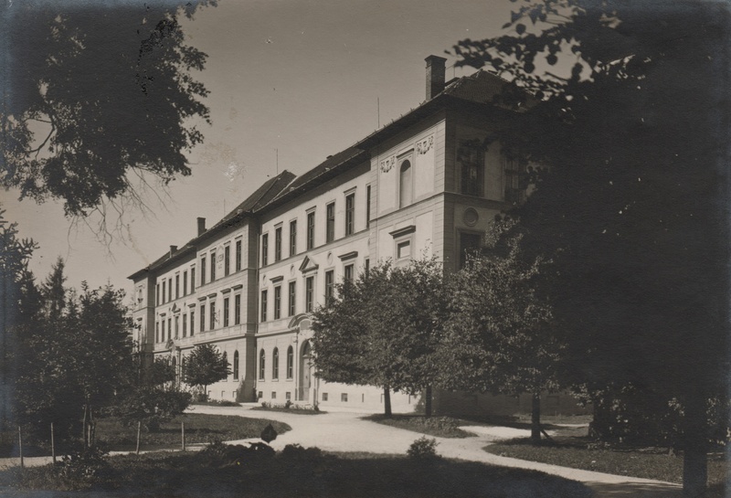 Nemecké gymnázium: centrum Nemcov pred väčšinou ich akcií (foto: Múzeum v Kežmarku)