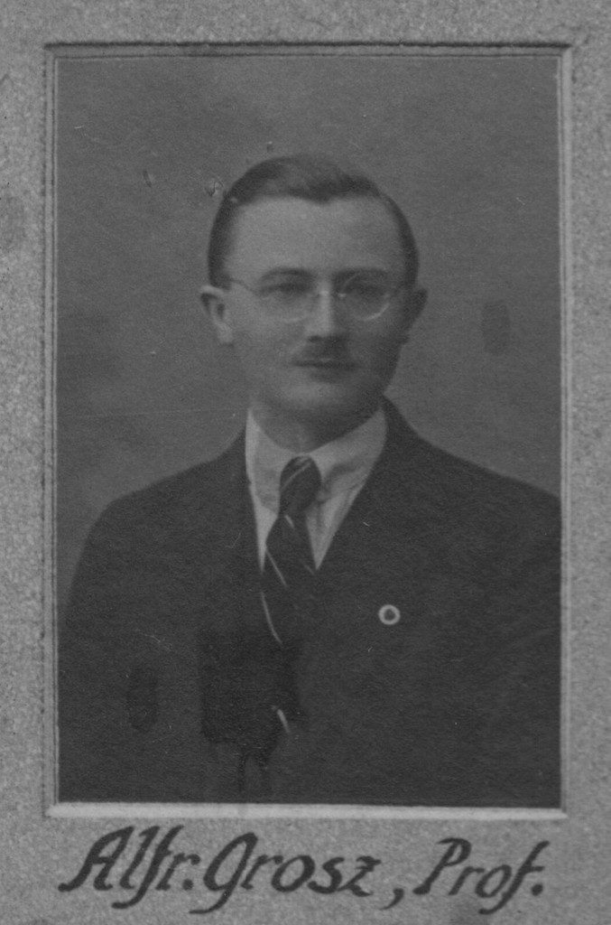 1. Alfréd Alois Grosz na školskom table z roku 1922/23 (foto Múzeum v Kežmarku)