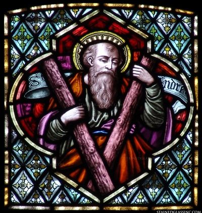 Okenná vytráž kostola s podobizňou sv. Ondreja.